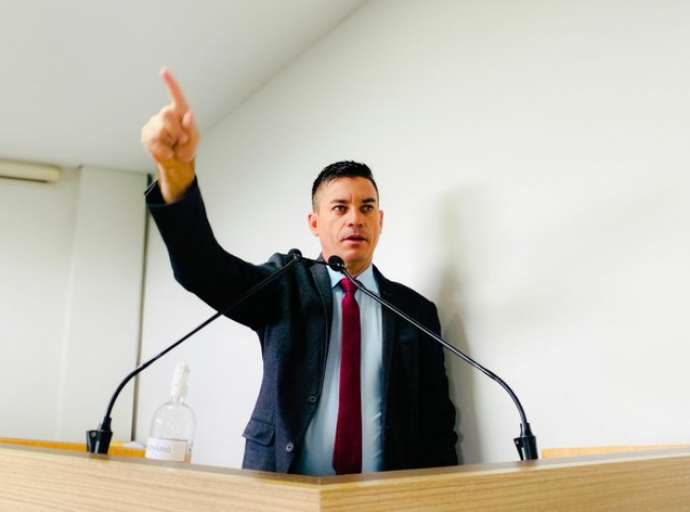 Raimundo Neném resiste a apetite desordenado de vereadores por aumento, diz que há irregularidades e abandona sessão para não pautar PL